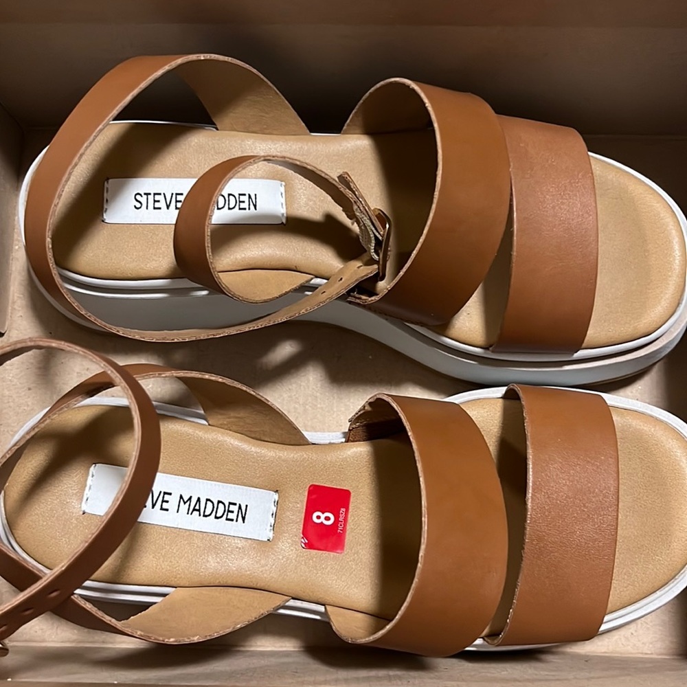 Steve Madden Sandals brand new still in the box, very comfortable, great style